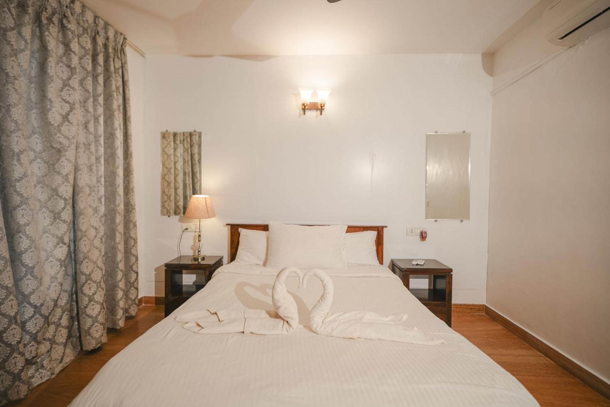 Villa M - Jia 3- 3Bhk In Candolim, Pool Facing, Near Beach, Breakfast Included Exterior foto