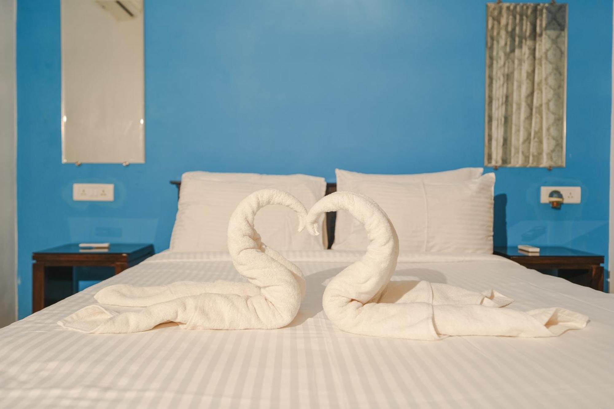 Villa M - Jia 3- 3Bhk In Candolim, Pool Facing, Near Beach, Breakfast Included Exterior foto